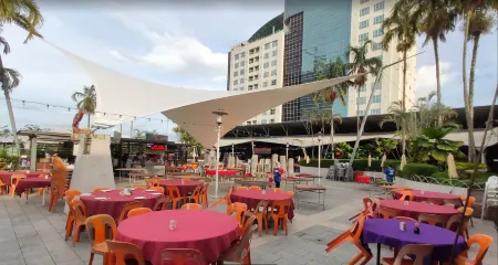 LoFF Suite River View 2 Bedroom at Riverine Diamond Resort Отели рядом с достопримечательностью «New Sarawak State Legislative Assembly Bldg»