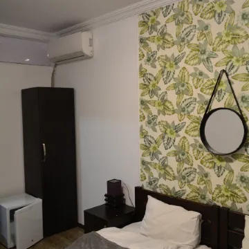 mini hotel nino Отели рядом с достопримечательностью «Jumah Mosque»