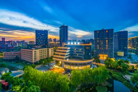 Yitel Collection (Jiaxing Nanhu Wanda Plaza) Отели рядом с достопримечательностью «Jiaxing Botanical Garden»