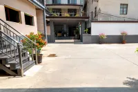 Xiaoyanzi Travel Hotels in Qinglai Park