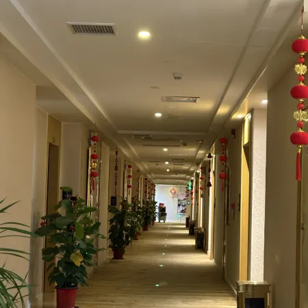 Vienna International Hotel ·Shaoguan Baiwang Square Waterside Pavillion