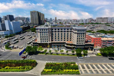 Heyi Hotel (Taiyuan Railway Station West Square Metro Station Branch) Отели рядом с достопримечательностью «Taiyuan Zoo»