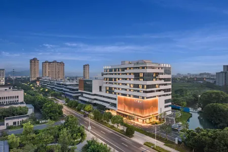 JI Hotel (Huzhou South Taihu Economic Development Zone) Отели рядом с достопримечательностью «Qianyuan Garden»