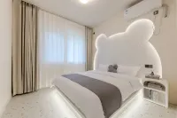 Lume White · Childhood Fun Hidden Luxury Parent Child Homestay (Chengdu Panda Base Branch) ジャイアントパンダ月亮産房周辺のホテル