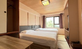 Hongduan Hesu Hotel (Beijing Guomao Hujialou Subway Station)
