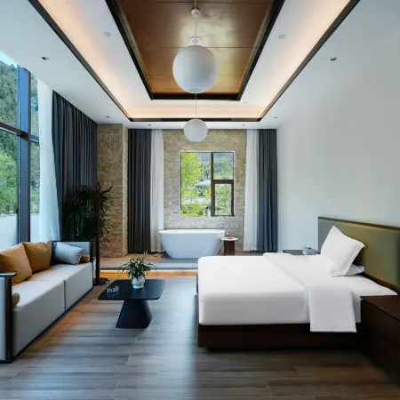 Jiugushui Wenquan Center Hotel