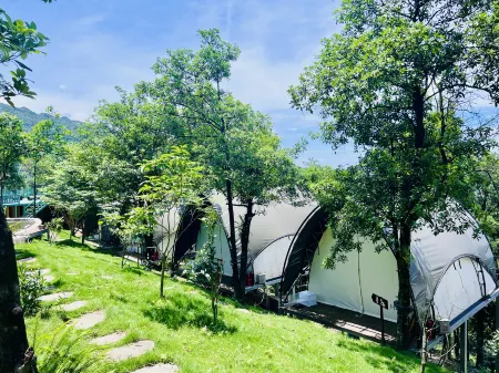 Xiangwang • Wuliyunsong Camping Hotel Отели в г. Шанлинь
