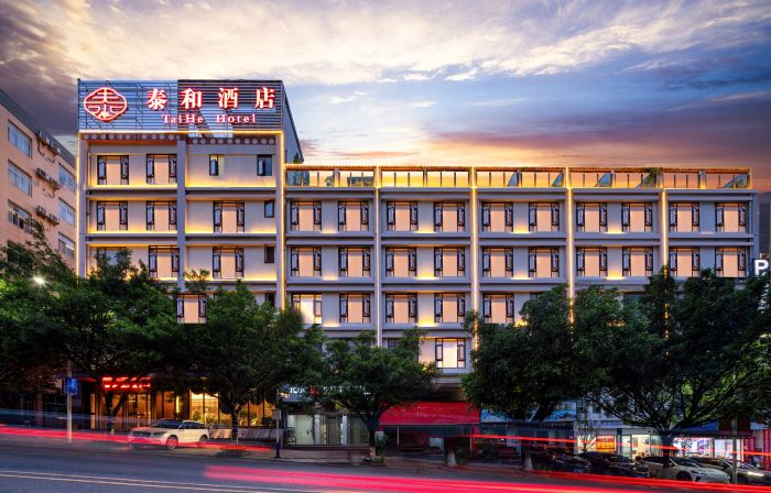 CLOUDS Taihe Hotel (Lushui Liuku)