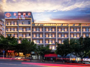 CLOUDS Taihe Hotel (Lushui Liuku)