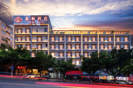 CLOUDS Taihe Hotel (Lushui Liuku)