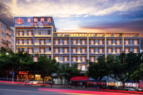 CLOUDS Taihe Hotel (Lushui Liuku)