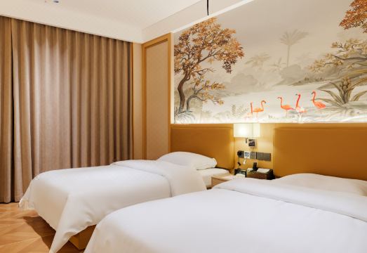 Ouke Smart Hotel의 현대적인 객실 인테리어 이미지