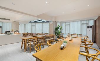 BORRMAN Hotel (Hezhou Municipal Square Colorful Global City Store)