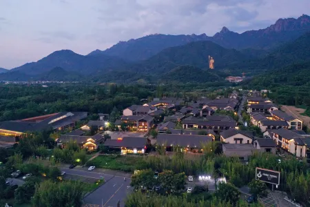 Hotel MoMc Jiuhuashan Отели рядом с достопримечательностью «Statue of Kṣitigarbha Bodhisattva»