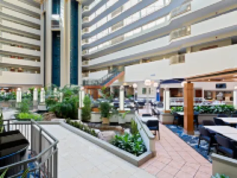 เอ็มบาสซีสวีทส์ บายฮิลตัน แทมปา USF ใกล้บุชการ์เด้นส์ โรงแรมในแทมปา