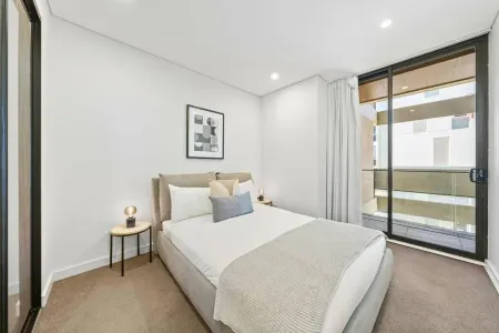Stunning 2 Bedroom Apt at Waterloo