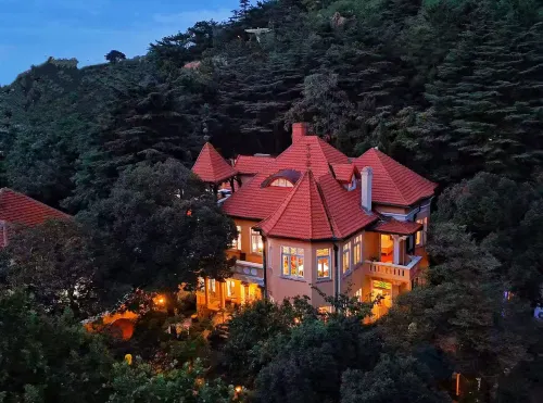 Shihualou (Qingda Affiliated Hospital Xinhaoshan Subway Station)