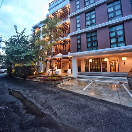 De Manor Chiang Mai Hotel Отели рядом со станцией Железнодорожная станция Чан Май