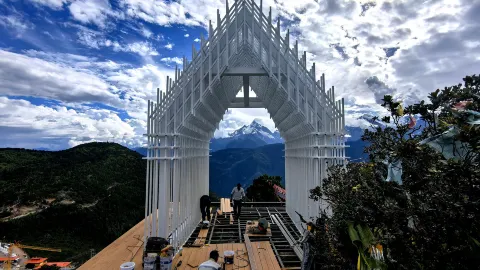Bolü Meili Ancient Tree Hostel (Feilai Temple Meili Snow Mountain Scenic Area) in 더친