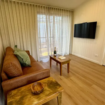 Fletcher Christian Apartments - Manava Suites Hotels in Burnt Pine