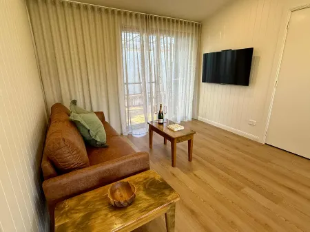 Fletcher Christian Apartments - Manava Suites