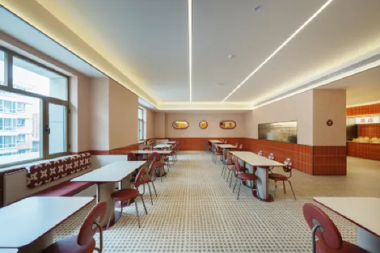 Ni Hao Hotel (Erenhot Dinosaur Square) Отели в г. Эрэн-Хото