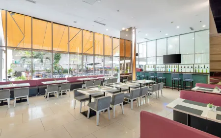 Artotel Harmoni Jakarta Отели рядом с достопримечательностью «Lion Air Tower»