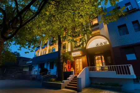 Floral Hotel·Luoyang Hemujia Art hotel (Luoqi Ancient City Branch) Отели рядом с достопримечательностью «Shenzhou Peony Garden»