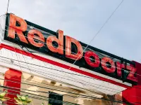 RedDoorz near Mariners Legazpi Hotels in Legaspi