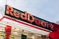 RedDoorz near Mariners Legazpi 酒店