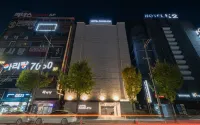 Cheonan Monolith Hotel Cheonan Branch - 停車場