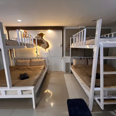 Anh Anh Homestay Отели рядом с достопримечательностью «Школа Си-Аютхая»