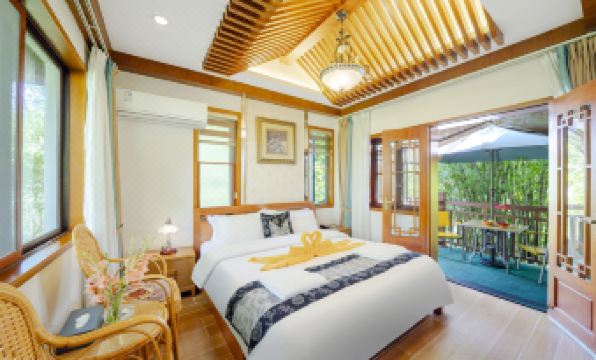 Poly Hot Spring Spa Hotel
