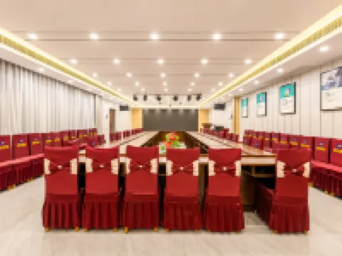 Echarm Hotel (Shiyan Zhuxi Wuling Nightless City) Hotels in Zhuxi