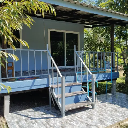 Baan Tawan Homestay Koh Kood Отели рядом с достопримечательностью «Huang Nam Keaw Waterfall»