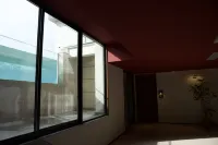 Amber - مسبح على السطح
