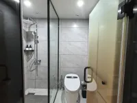 De'an VYBE HOUSE Heyun Hotel (De'an High-Speed Railway Station Chaoyang Road Pedestrian Street)