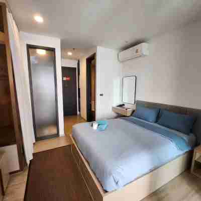 Edge Pattaya Downtown 2 Bedroom Suite, bustling streets, huge infinity pool Rooms