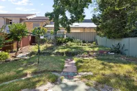 Well-Located Rooms – Walking Distance to Station & Shops