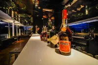 FM7 Resort Hotel Bandara Jakarta Airport - Quầy bar