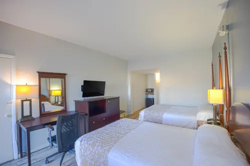 Sunrise Inn by OYO Titusville FL - parkir