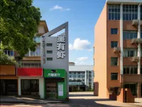 White Whale · X E-Sports Hotel (Desiqin Plaza)