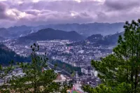 Weicheng Hotel (Qiandongnan Miao and Dong Autonomous Prefecture Leishan County Yongle Road)