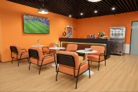 Ailuwei International Youth Hostel (Qingdao Taidong Pedestrian Street Beer Museum) - 2-Star