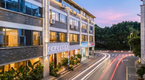 Maitreya Blue Lake Hot Spring Resort Hotel - Uima-altaat