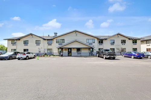 Coldwater Inn & Suites Near I 69 - 2-Star