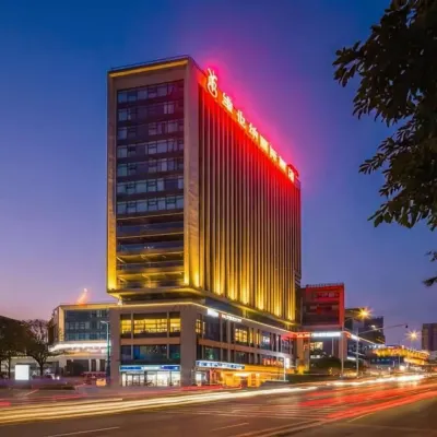 維也納國際酒店（重慶鴛鴦地鐵站園博園店） 鄰近丹河的酒店