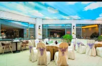 โรงแรมโกลเด้น - 3 ดาว