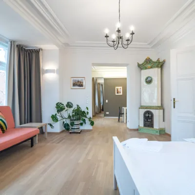 رويال روود ريزيدنس Hotels near رودولفينيوم