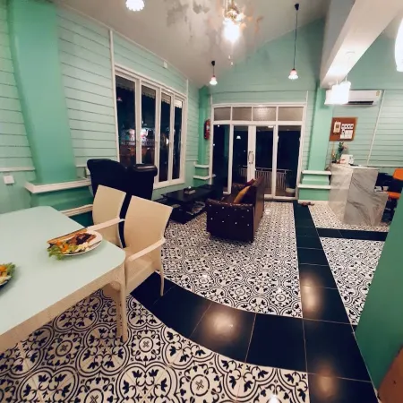 Q-thong bungalow